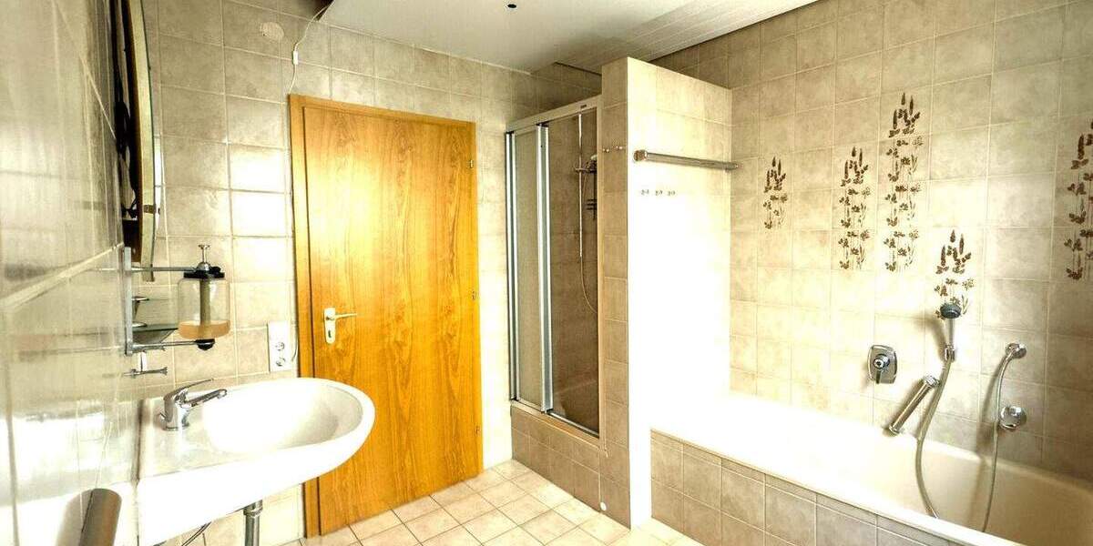 Mehrfamilienhaus, Wohnhaus Kirchheim am Neckar - 7 Zimmer, 280 m&sup2;, 715.000&euro; | Angebot:25746425