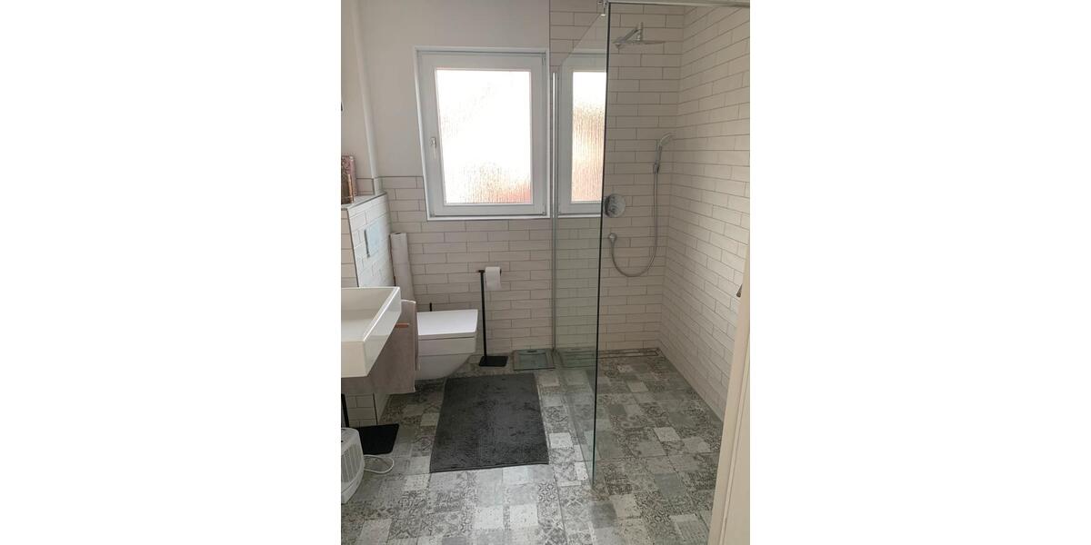 Dachgeschoßwohnung Stuttgart Bad Cannstatt - 3 Zimmer, 70 m&sup2;, 900&euro; | Angebot:27571595