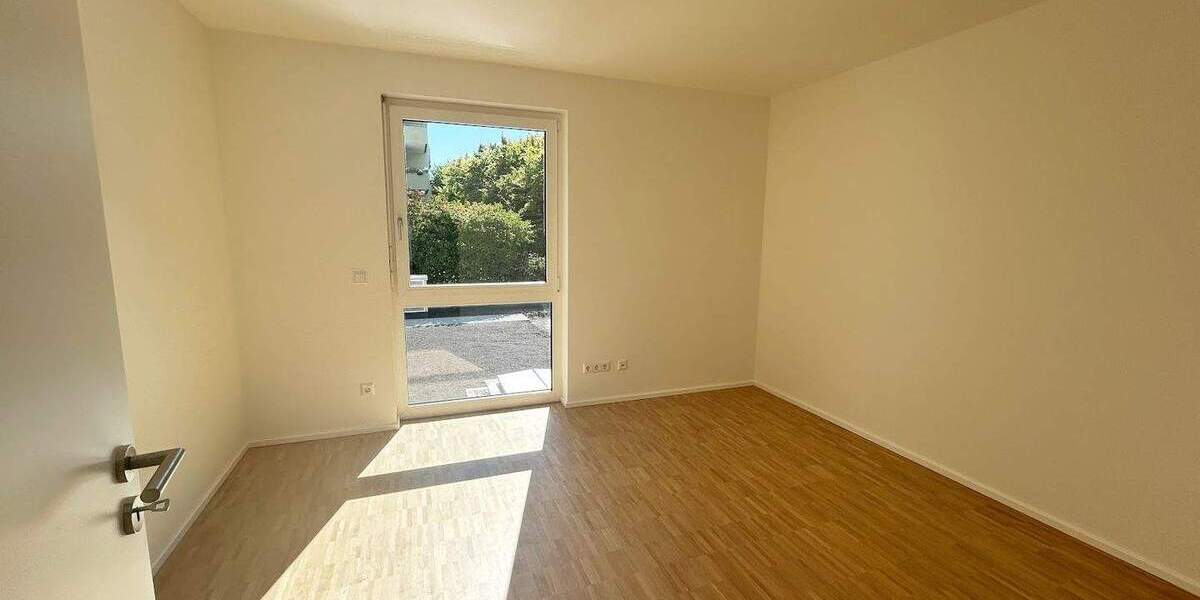 Etagenwohnung Stuttgart Untertürkheim - 4 Zimmer, 104 m&sup2;, 1.690&euro; | Angebot:25677103