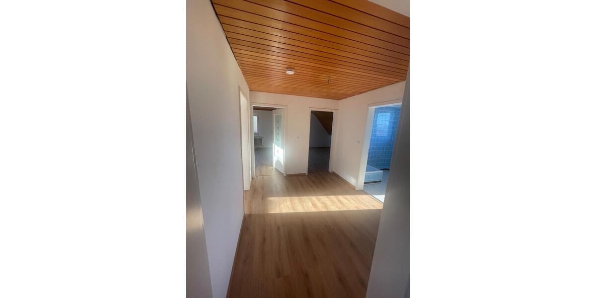 Dachgeschoßwohnung Mönsheim - 3 Zimmer, 70 m&sup2;, 820&euro; | Angebot:25791244