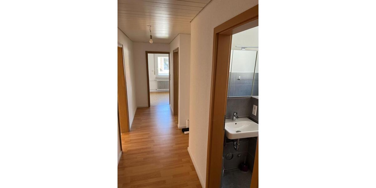 Dachgeschoßwohnung Asperg - 3.5 Zimmer, 75 m&sup2;, 1.100&euro; | Angebot:26267553