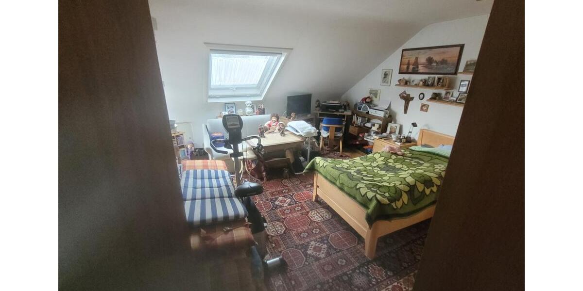 Dachgeschoßwohnung Stuttgart Sillenbuch - 3 Zimmer, 86 m&sup2;, 370.000&euro; | Angebot:24278521