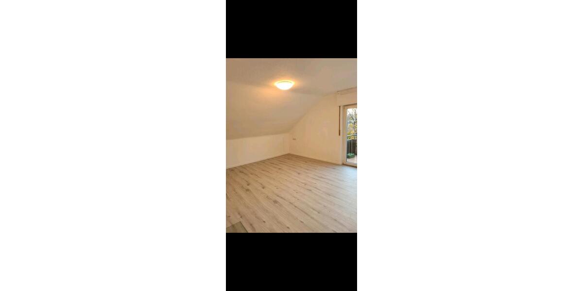 Dachgeschoßwohnung Asperg - 3 Zimmer, 75 m&sup2;, 1.100&euro; | Angebot:27544679