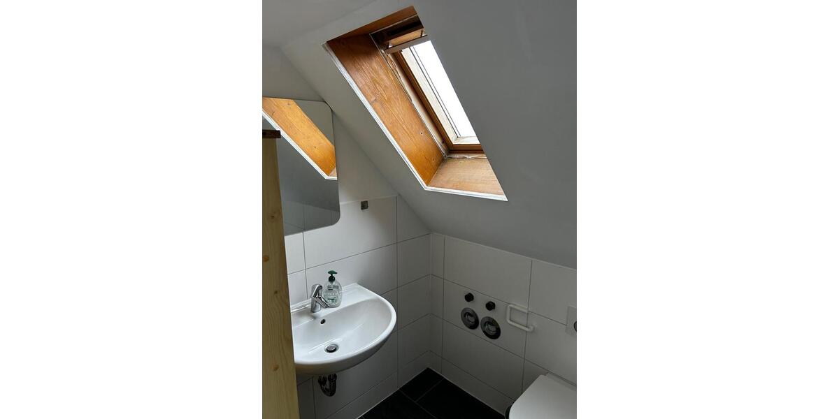 Dachgeschoßwohnung Stuttgart Degerloch - 2 Zimmer, 35 m&sup2;, 650&euro; | Angebot:26227342