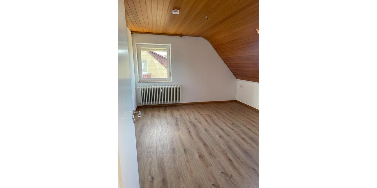 Dachgeschoßwohnung Mönsheim - 3 Zimmer, 70 m&sup2;, 820&euro; | Angebot:25791244
