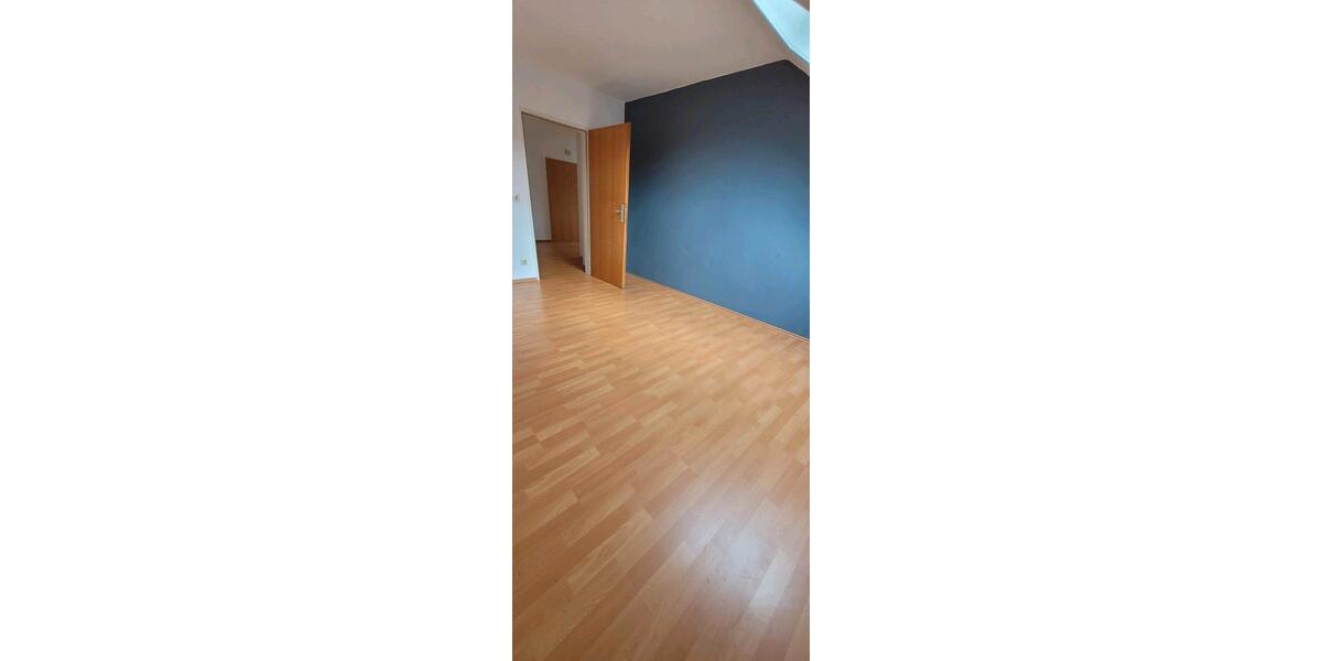 Dachgeschoßwohnung Leonberg - 3 Zimmer, 70 m&sup2;, 800&euro; | Angebot:25892366