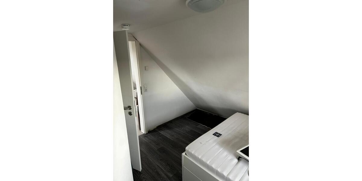 Dachgeschoßwohnung Stuttgart Degerloch - 2 Zimmer, 35 m&sup2;, 650&euro; | Angebot:26227342
