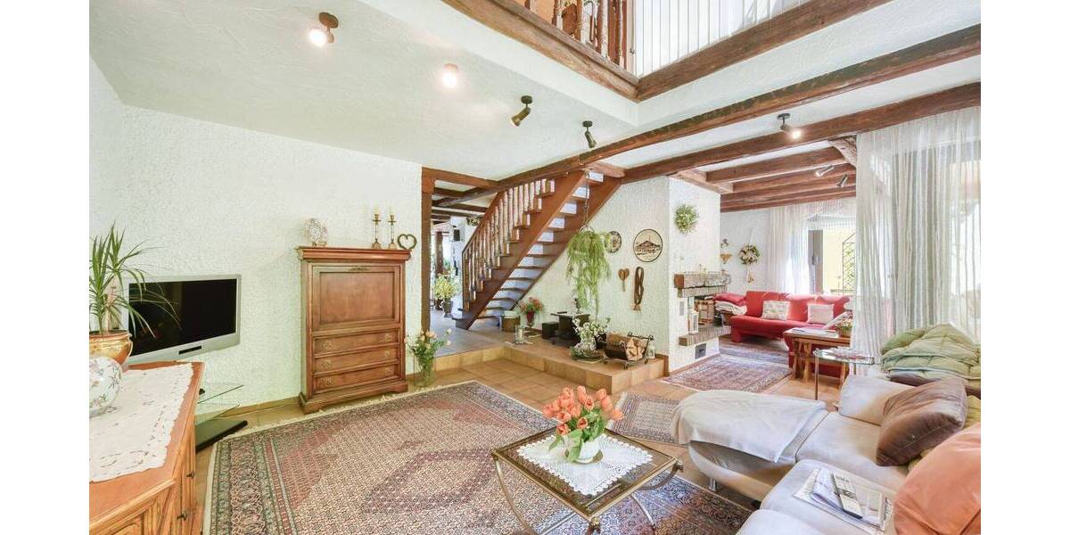 Mehrfamilienhaus, Wohnhaus Stuttgart Ost - 9 Zimmer, 256 m&sup2;, 980.000&euro; | Angebot:25670990