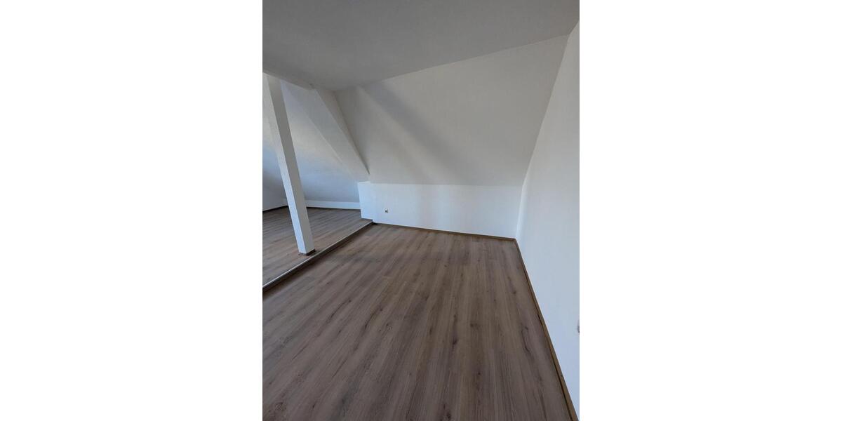 Dachgeschoßwohnung Schwaigern - 3 Zimmer, 90 m&sup2;, 550&euro; | Angebot:25510466