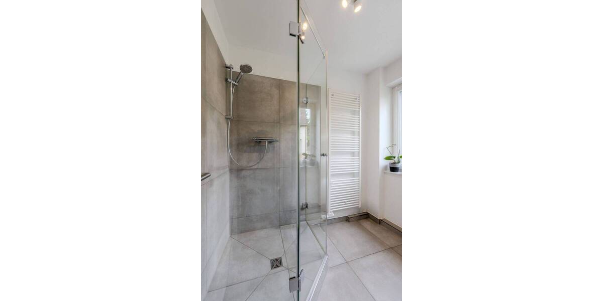 Mehrfamilienhaus, Wohnhaus Stuttgart / Botnang Botnang - 8 Zimmer, 243 m&sup2;, 1.590.000&euro; | Angebot:26930186