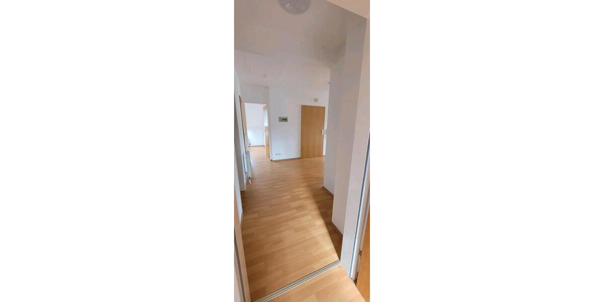 Dachgeschoßwohnung Leonberg - 3 Zimmer, 70 m&sup2;, 800&euro; | Angebot:25892366