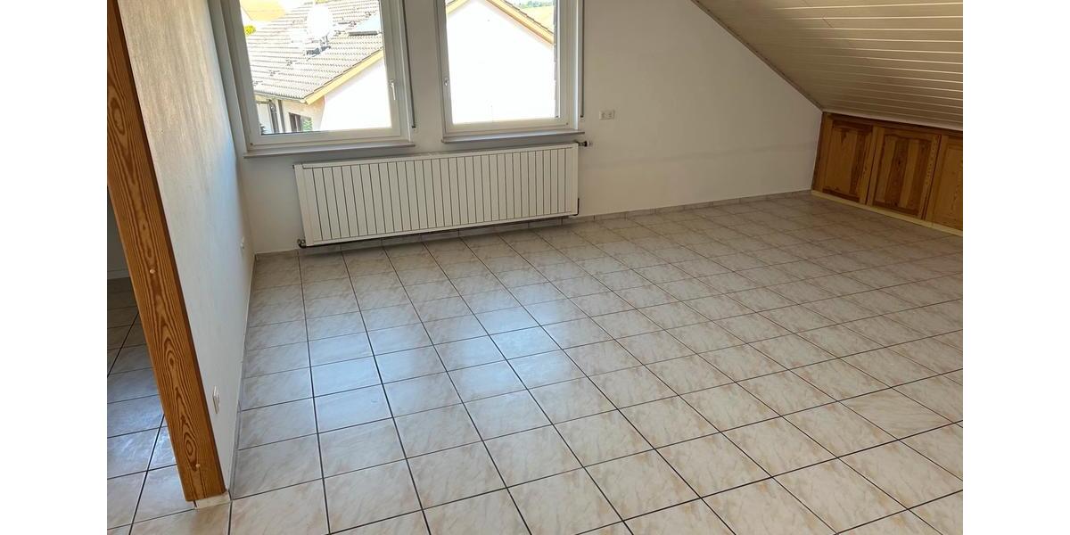Dachgeschoßwohnung Brackenheim - 3.5 Zimmer, 92 m&sup2;, 950&euro; | Angebot:26440322