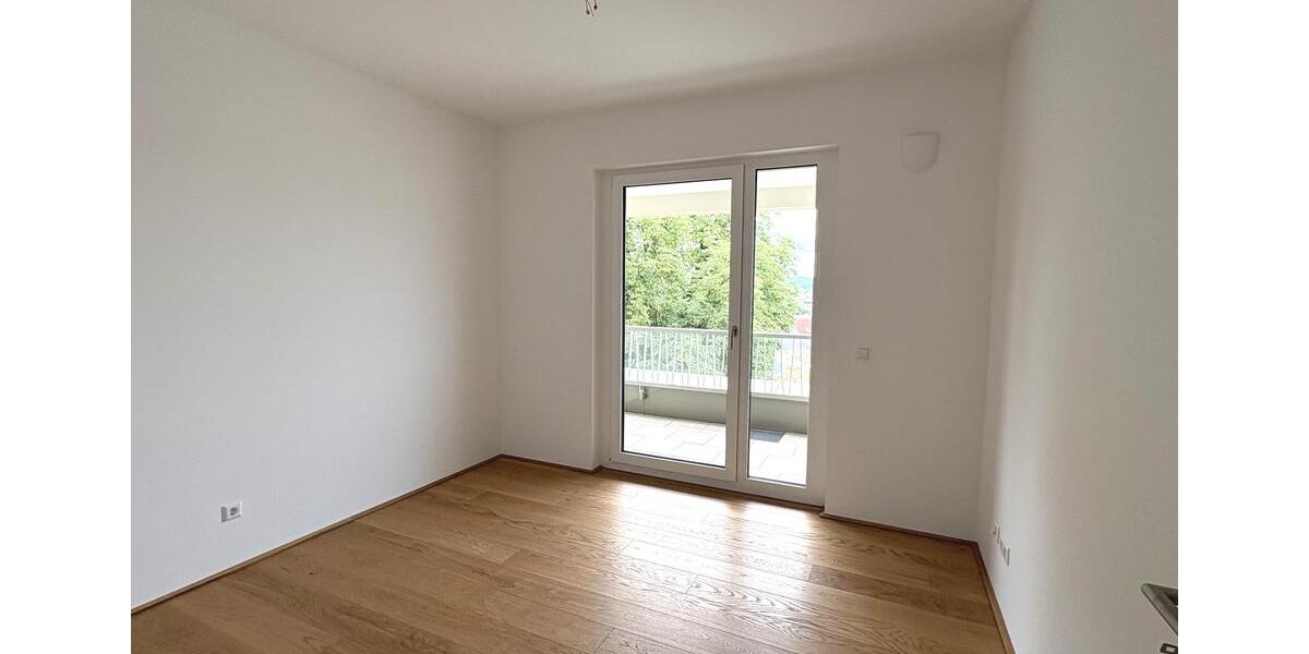 Dachgeschoßwohnung Leonberg - 4 Zimmer, 124 m&sup2;, 2.472&euro; | Angebot:24919337