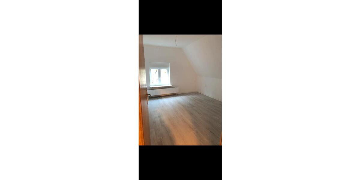 Dachgeschoßwohnung Bönnigheim - 3 Zimmer, 85 m&sup2;, 850&euro; | Angebot:25942000