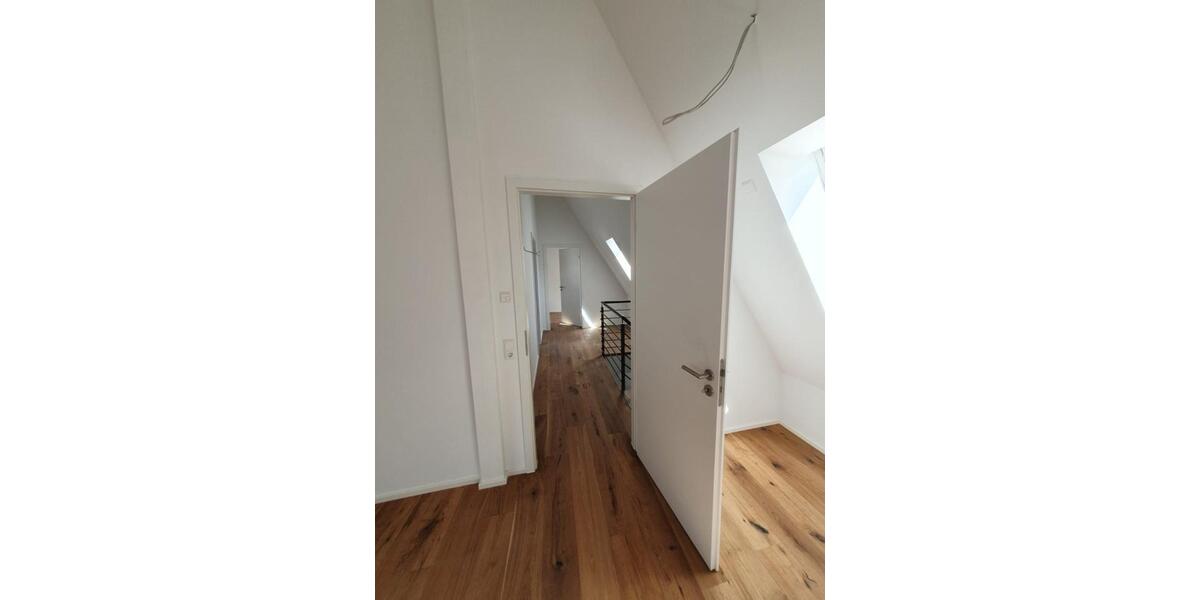 Maisonettenwohnung Schwieberdingen - 4 Zimmer, 140 m&sup2;, 1.999&euro; | Angebot:25923480