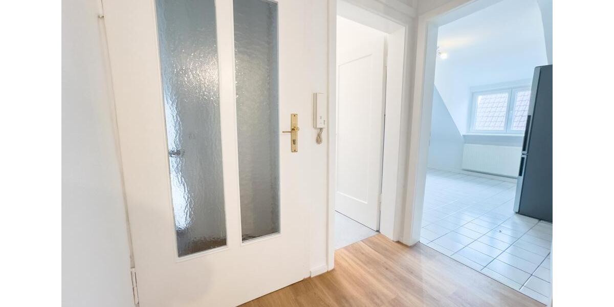 Dachgeschoßwohnung Stuttgart Bad Cannstatt - 3 Zimmer, 75 m&sup2;, 1.200&euro; | Angebot:25920871