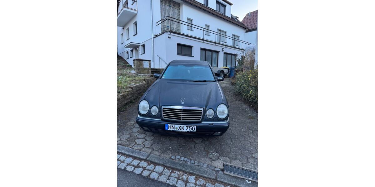 Mercedes-Benz E 320 128.390 km 3.000 &euro; Löwenstein 74245