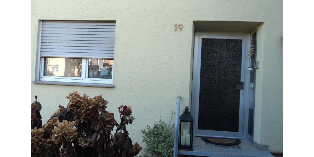 Reihenhaus Stuttgart Zuffenhausen - 6 Zimmer, 155 m&sup2;, 699.000&euro; | Angebot:24627883