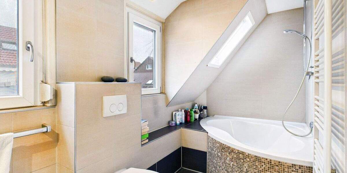 Mehrfamilienhaus, Wohnhaus Ditzingen Hirschlanden - 6 Zimmer, 127 m&sup2;, 555.000&euro; | Angebot:25771171