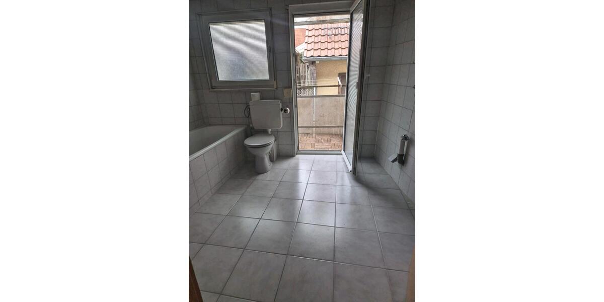 Erdgeschoßwohnung Stuttgart Luginsland - 2 Zimmer, 60 m&sup2;, 900&euro; | Angebot:25145559