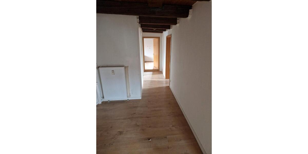 Dachgeschoßwohnung Mundelsheim - 3 Zimmer, 75 m&sup2;, 800&euro; | Angebot:27542670