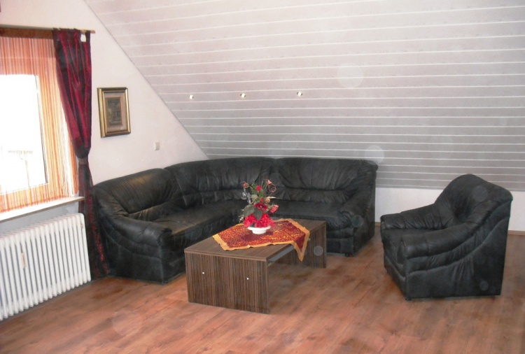 Aussicht, Sonne & Komfort: 2½‑Zi. DG‑Wohnung in gehobener Ausstattung - Wallbox‑Vorbereitung - Dachgeschoßwohnung Schönaich | Angebot:26945980