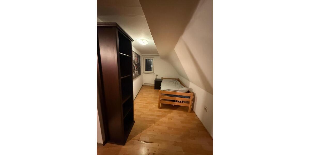 Etagenwohnung Stuttgart Feuerbach - 4 Zimmer, 45 m&sup2;, 450&euro; | Angebot:25102706