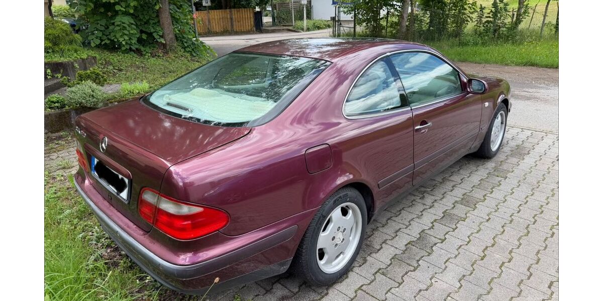 Mercedes-Benz CLK 320 130.500 km 4.900 &euro; Leutenbach 71397