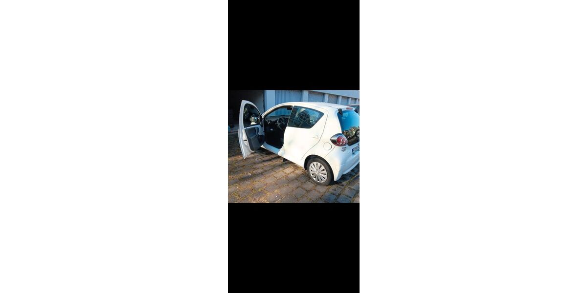 Toyota Aygo (X) 127.000 km 2.150 &euro; Stuttgart 70195