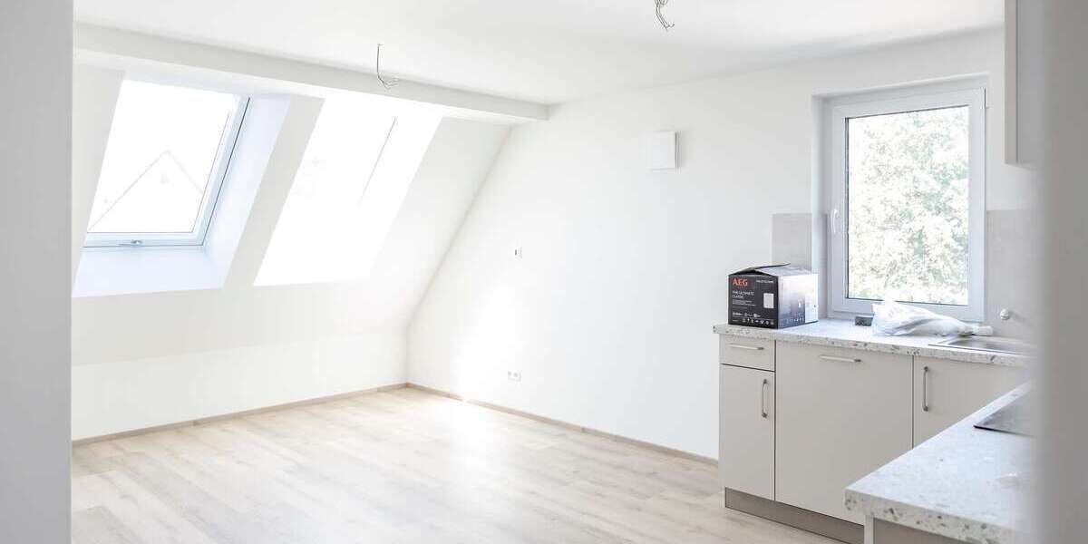 Hochwertig sanierte 2-Zimmer-Dachgeschosswohnung mit Balkon - 2- Esslingen am Neckar Oberesslingen | Angebot:27517943