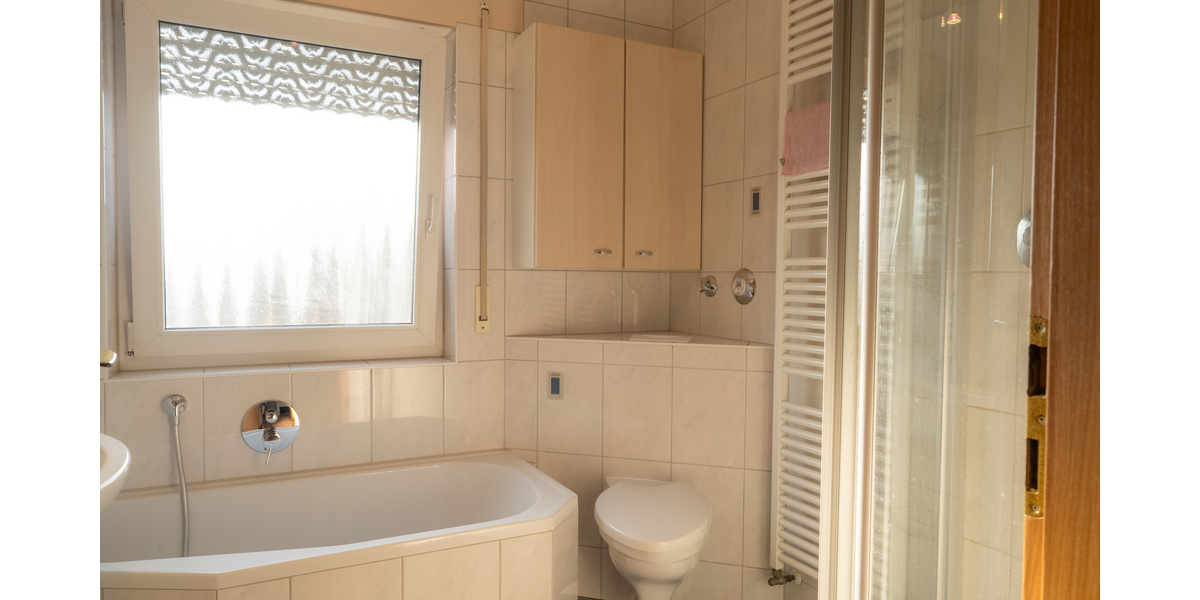 Sonnige Dachgeschoss-Oase mit PV-Anlage und Balkon - Etagenwohnung Schorndorf | Angebot:26548615