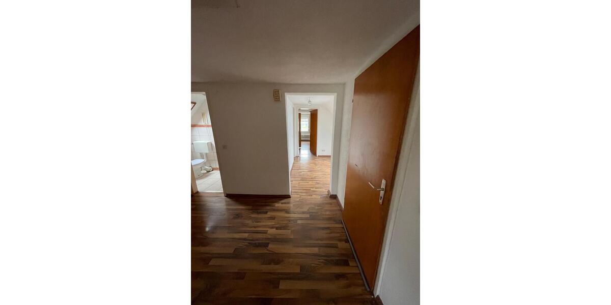 Dachgeschoßwohnung Weinsberg - 3 Zimmer, 70 m&sup2;, 850&euro; | Angebot:25394832