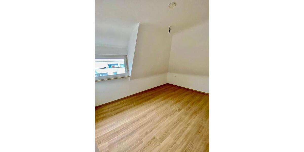 Dachgeschoßwohnung Stuttgart Stuttgart-Ost - 4 Zimmer, 64 m&sup2;, 1.060&euro; | Angebot:25491530