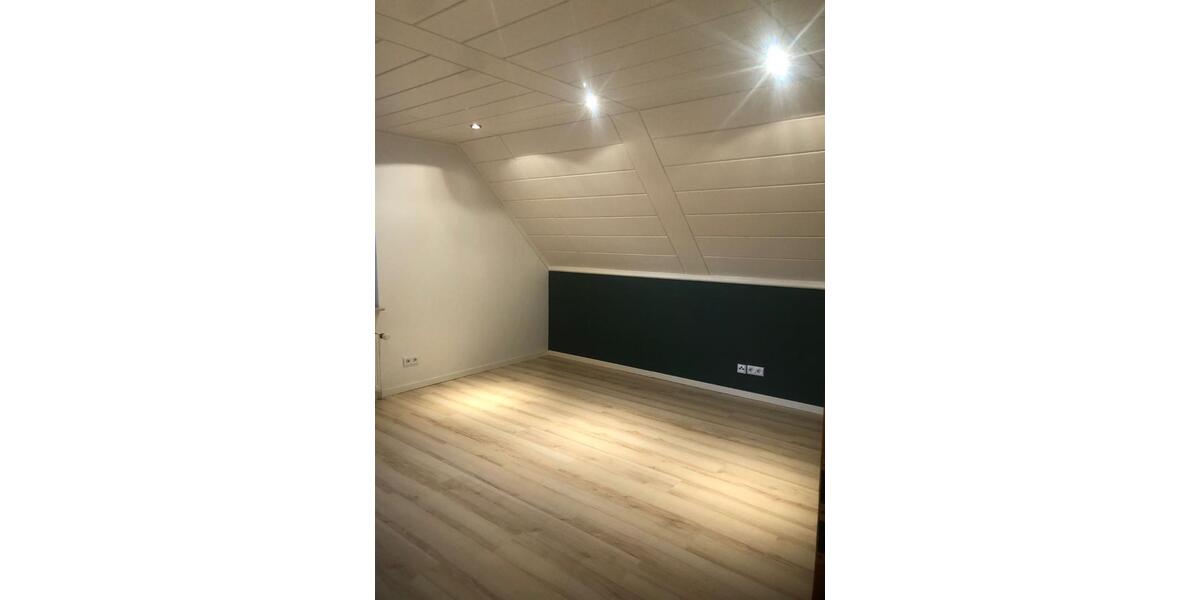 Dachgeschoßwohnung Nordheim - 4.5 Zimmer, 165 m&sup2;, 950&euro; | Angebot:25960853