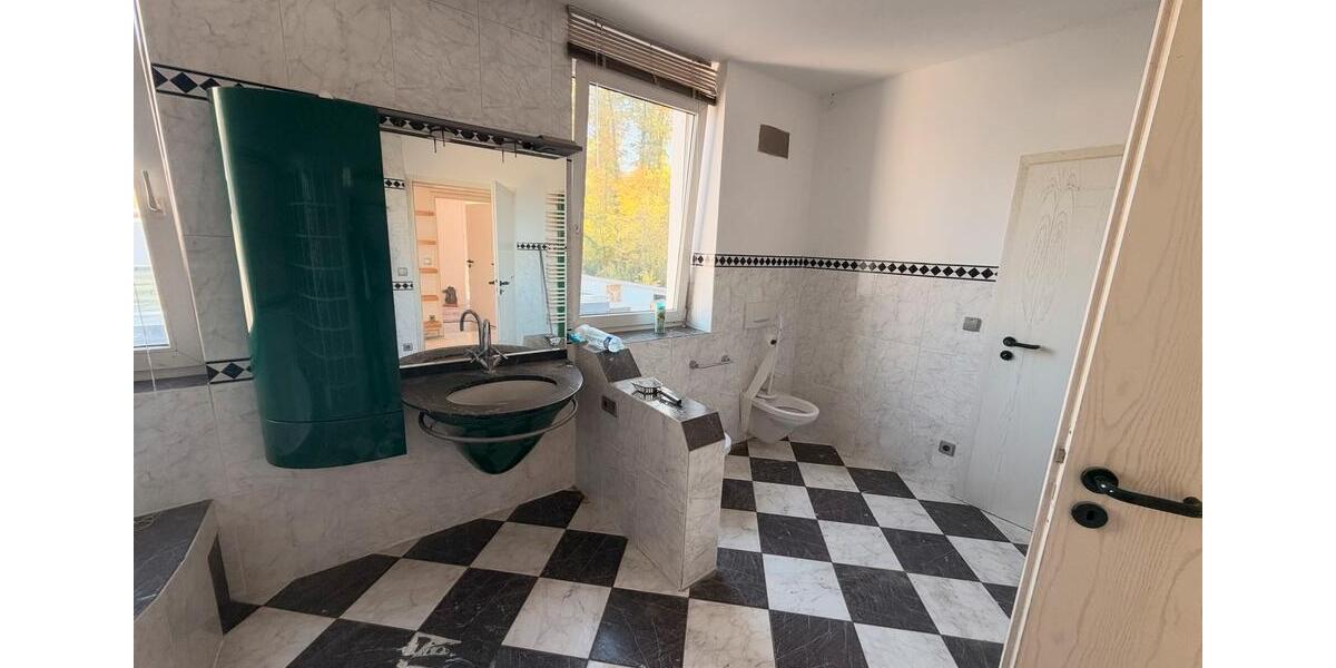 Etagenwohnung Mühlacker - 5 Zimmer, 140 m&sup2;, 1.500&euro; | Angebot:27568125