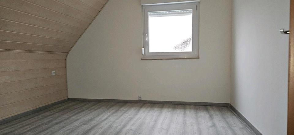 Dachgeschoßwohnung Backnang - 5 Zimmer, 94 m&sup2;, 1.300&euro; | Angebot:25948413