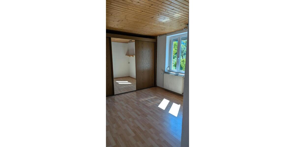 Etagenwohnung Stuttgart Hedelfingen - 4 Zimmer, 100 m&sup2;, 1.300&euro; | Angebot:27534757