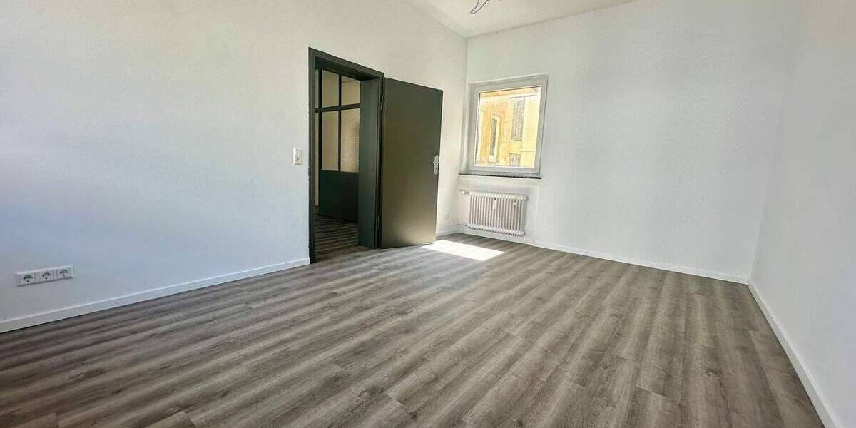 Etagenwohnung Stuttgart Ost - 3 Zimmer, 126 m&sup2;, 2.200&euro; | Angebot:25674459
