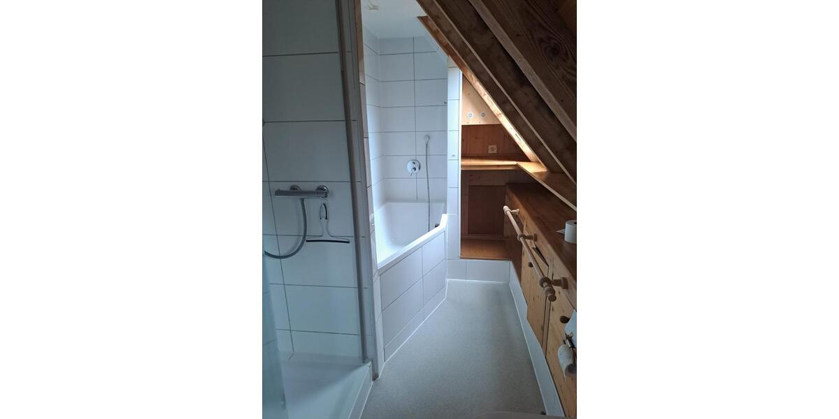 Dachgeschoßwohnung Leonberg - 2.5 Zimmer, 65 m&sup2;, 650&euro; | Angebot:23735559