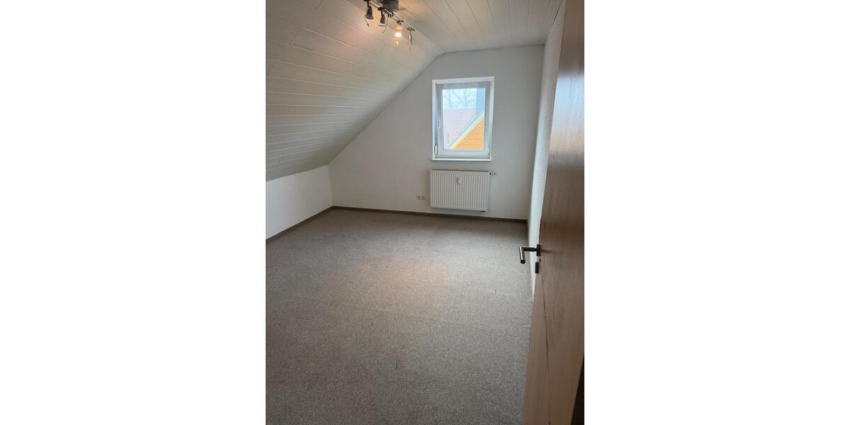 Dachgeschoßwohnung Güglingen - 3 Zimmer, 68 m&sup2;, 1.175&euro; | Angebot:25636987