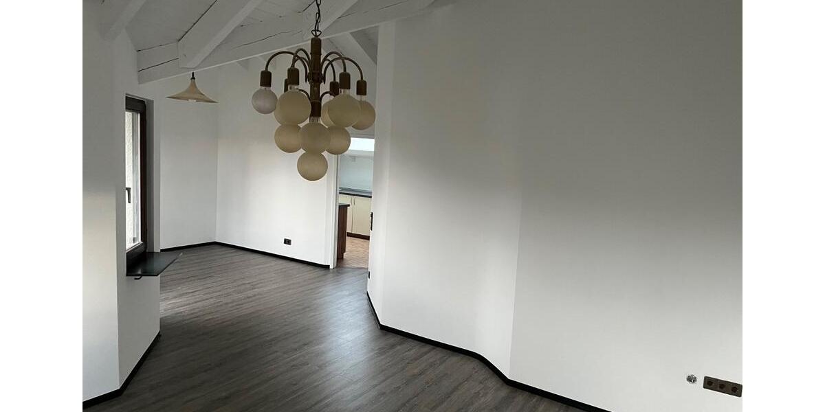 Dachgeschoßwohnung Winnenden - 3.5 Zimmer, 81 m&sup2;, 1.200&euro; | Angebot:27535944