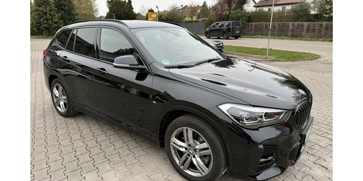 BMW X1 2.0i xDrive M Sportpaket LED,Navi,AHK* 19.000 km 33.650 &euro; Schorndorf 73614