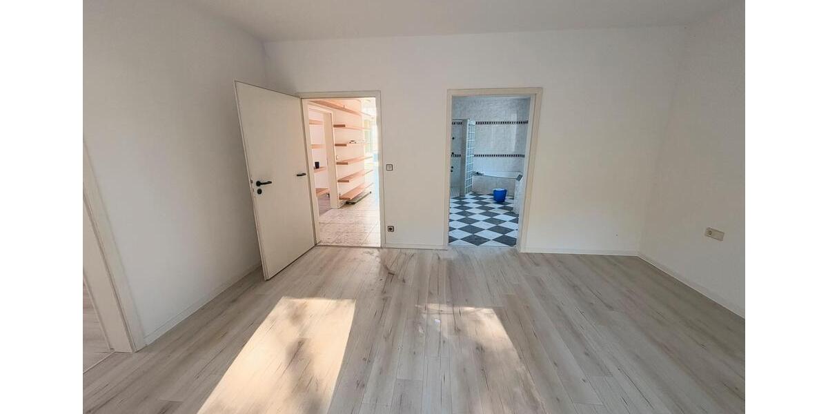 Etagenwohnung Mühlacker - 5 Zimmer, 140 m&sup2;, 1.500&euro; | Angebot:27568125