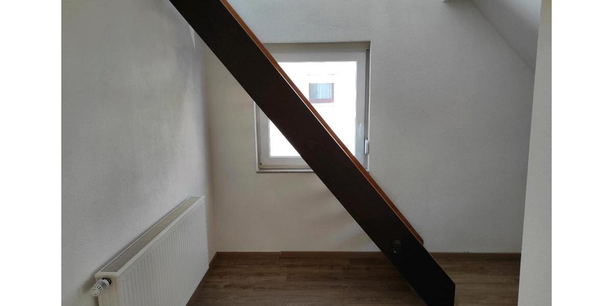 Dachgeschoßwohnung Mönsheim - 2.5 Zimmer, 55 m&sup2;, 850&euro; | Angebot:25656002