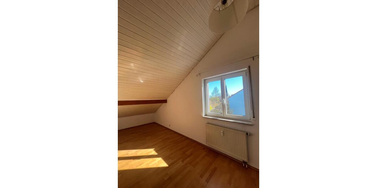 Dachgeschoßwohnung Waiblingen Bittenfeld - 4 Zimmer, 90 m&sup2;, 1.300&euro; | Angebot:26248491