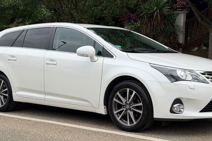 Toyota Avensis 82.000 km 13.500 &euro; Fellbach 70736