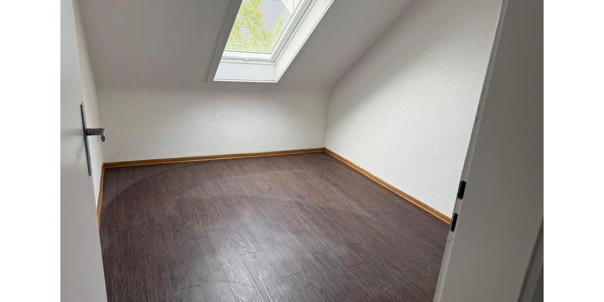 Dachgeschoßwohnung Möglingen - 3 Zimmer, 70 m&sup2;, 1.100&euro; | Angebot:26398213