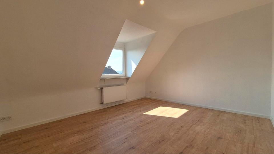 Dachgeschoßwohnung Stuttgart Mühlhausen - 3 Zimmer, 53 m&sup2;, 1.250&euro; | Angebot:25924209