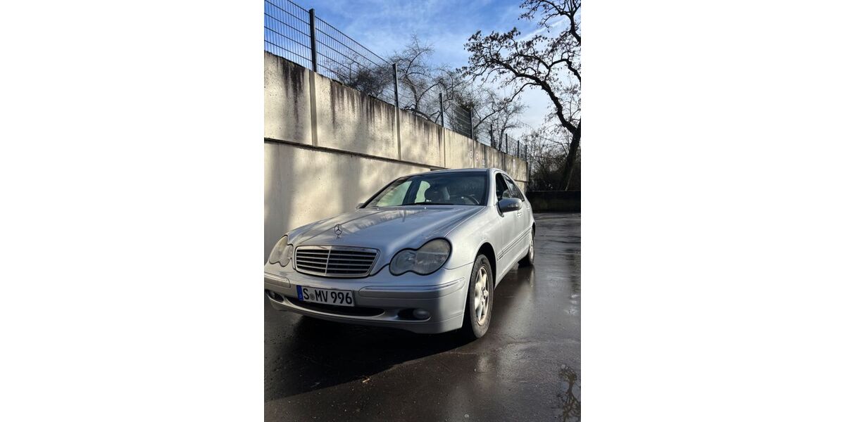Mercedes-Benz C 200 152.100 km 2.100 &euro; Stuttgart 70437
