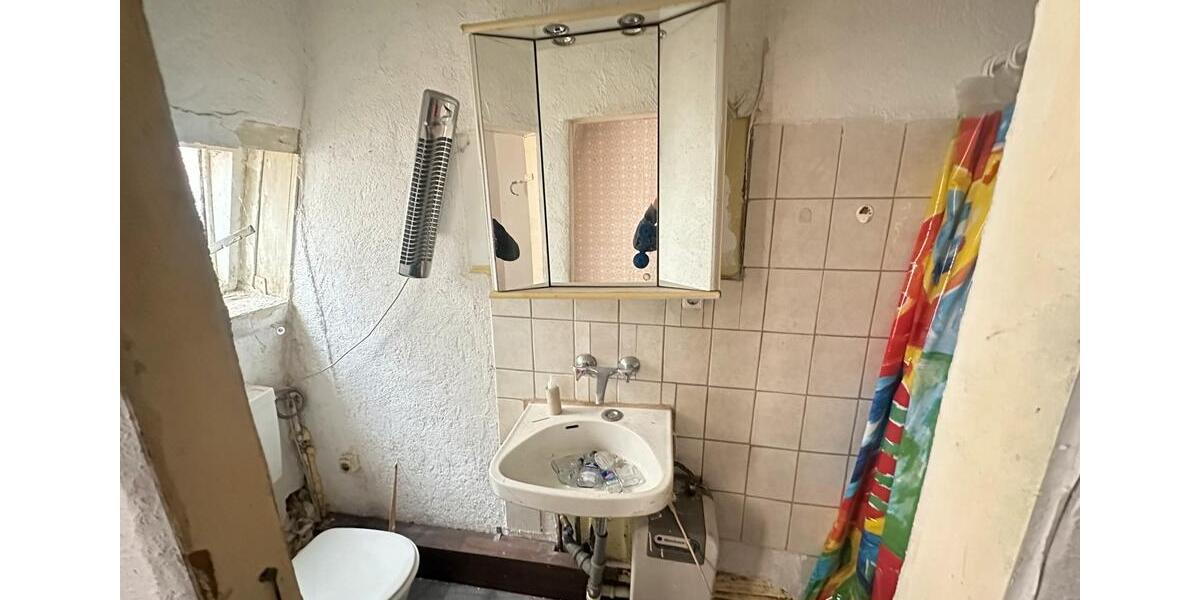 Mehrfamilienhaus, Wohnhaus Backnang - 9 Zimmer, 150 m&sup2;, 180.000&euro; | Angebot:25126406